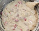 Foto langkah ke 8 dari resep Strawberry Streusel Muffins.