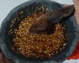 Foto langkah ke 5 dari resep Bumbu rujak kacang tanah.