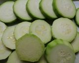 Cukkini fokhagymás-joghurtos bundában recept fázis 2 fotója