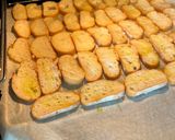 Foto del paso 4 de la receta: Tostones de Pan con Aceite y Sal