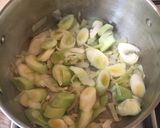 A picture of step 4 of Leek, Potato and Spinach soup.