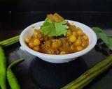 पांढऱ्या वाटण्याची भाजी (pandrya vatanyachi bhaji recipe in marathi) रेसिपी स्टेप 3 फोटो 