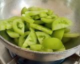 हरे टमाटर का सलाद (Hare Tamatar ka salad recipe in Hindi) रेसिपी चरण 3 फोटो