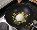 รูปขั้นตอนการทำที่ 3 ของ ข้าวผัดกุ้งสไตล์คาเฟ่