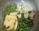 A picture of step 2 of Vegetables pulao.