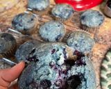 Foto langkah ke 6 dari resep Blueberry Muffins Gak Pake Mixer. Moist, quick & easy.