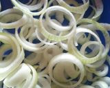 Foto langkah ke 2 dari resep Onion Rings.