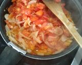Une image de l'étape 2 de Tomate farcie à l'oignon.