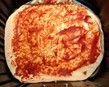 Une image de l'étape 1 de Pizza sans pâte facile et rapide à l'air fryer.