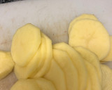 Foto del paso 1 de la receta: 124. Huevos rotos con jamón (principal carne)