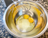 Foto del paso 5 de la receta: Pastel de nata relleno con crema y frutas confitadas