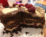 Foto del paso 11 de la receta: Torta cumpleaños súper fácil de chocolate, frutillas y chantillí