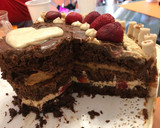 Foto del paso 11 de la receta: Torta cumpleaños súper fácil de chocolate, frutillas y chantillí