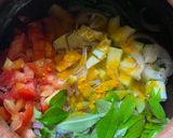 A picture of step 2 of Kerala style Raw Papaya Pulinkari - Sadya dish.