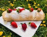 Pas rețetă Rulada de bezea cu crema mascarpone și căpșuni! 5 fotografie