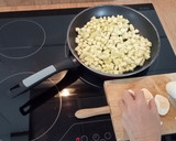Foto del paso 2 de la receta: Ensalada de pepino y calabacín + salsa de yogur + nachos