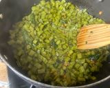 A picture of step 4 of Cluster Beans Poriyal (no onion no garlic).