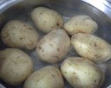 Foto del paso 2 de la receta Patatas rellenas de lacón con grelos