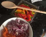 A picture of step 2 of Stir fry spaghetti.