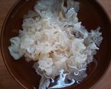 Foto langkah ke 1 dari resep Sup Jamur Putih Kering  (White Fungus) favorit buah hati.