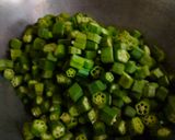 A picture of step 3 of Okra sabji.