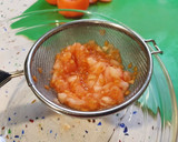 Foto del paso 3 de la receta: *Tomates gratinados rellenos de hummus y huevo*