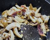 Hình bước làm 3 của món Mực mai xào tam sắc