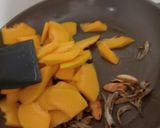 Foto langkah ke 2 dari resep Labu kuning tumis teri.