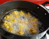 A picture of step 3 of Sprouted Moong Pakoda.