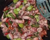 Foto langkah ke 4 dari resep Tumis Cumi Asin Pete.