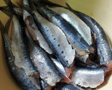 Foto del paso 1 de la receta: Sardinas asadas en tajine al horno, con romero y vinagreta