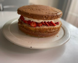 Foto del paso 6 de la receta: Torta de cumpleaños con bizcochuelo exquisita en Essen