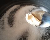 A picture of step 2 of Caramel bowl for desserts.