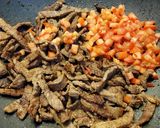Foto del paso 5 de la receta: Bistec con papas en su jugo🌺