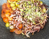 Foto del paso 5 de la receta: Fusilli N°98 con cherrys, aceitunas y bacon al pesto suave de pistachos