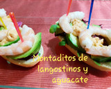 Foto del paso 4 de la receta: Montaditos de langostinos y aguacate