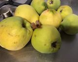 Une image de l'étape 1 de Compotée de coings au citron.