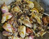 Foto langkah ke 2 dari resep Tumis Cumi Hitam Pedas.