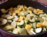 Une image de l'étape 2 de Flan de courgettes tricolores.
