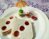 A picture of step 4 of Simple bread jam in different cut.
