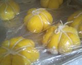 Foto langkah ke 3 dari resep Kabocha Pumpkin Bread.
