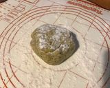 Une image de l'étape 1 de Quiche « pas Lorraine » au jambon blanc,oignon de roscoff et feta grecque (pâte brisée au basilic).