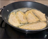 Foto del paso 1 de la receta: Merluza empanada en salsa americana