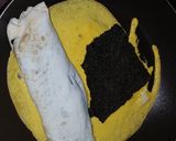 Foto langkah ke 5 dari resep Nori Egg Roll.