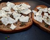 A picture of step 8 of Cheesy garlic bread.