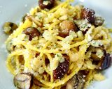 Foto del paso 5 de la receta: Spaghetti a la cúrcuma con castañas y piñones