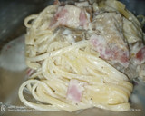 Foto del paso 4 de la receta: Tallarines con cebolleta, setas y bacon, y nata