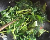 Foto langkah ke 3 dari resep Tumis kangkung.