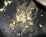Foto langkah ke 2 dari resep Telur Dadar Sawi Gulung Isi Ayam Wortel.