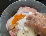 Gambar langkah 2 resipi Ayam goreng crispy.